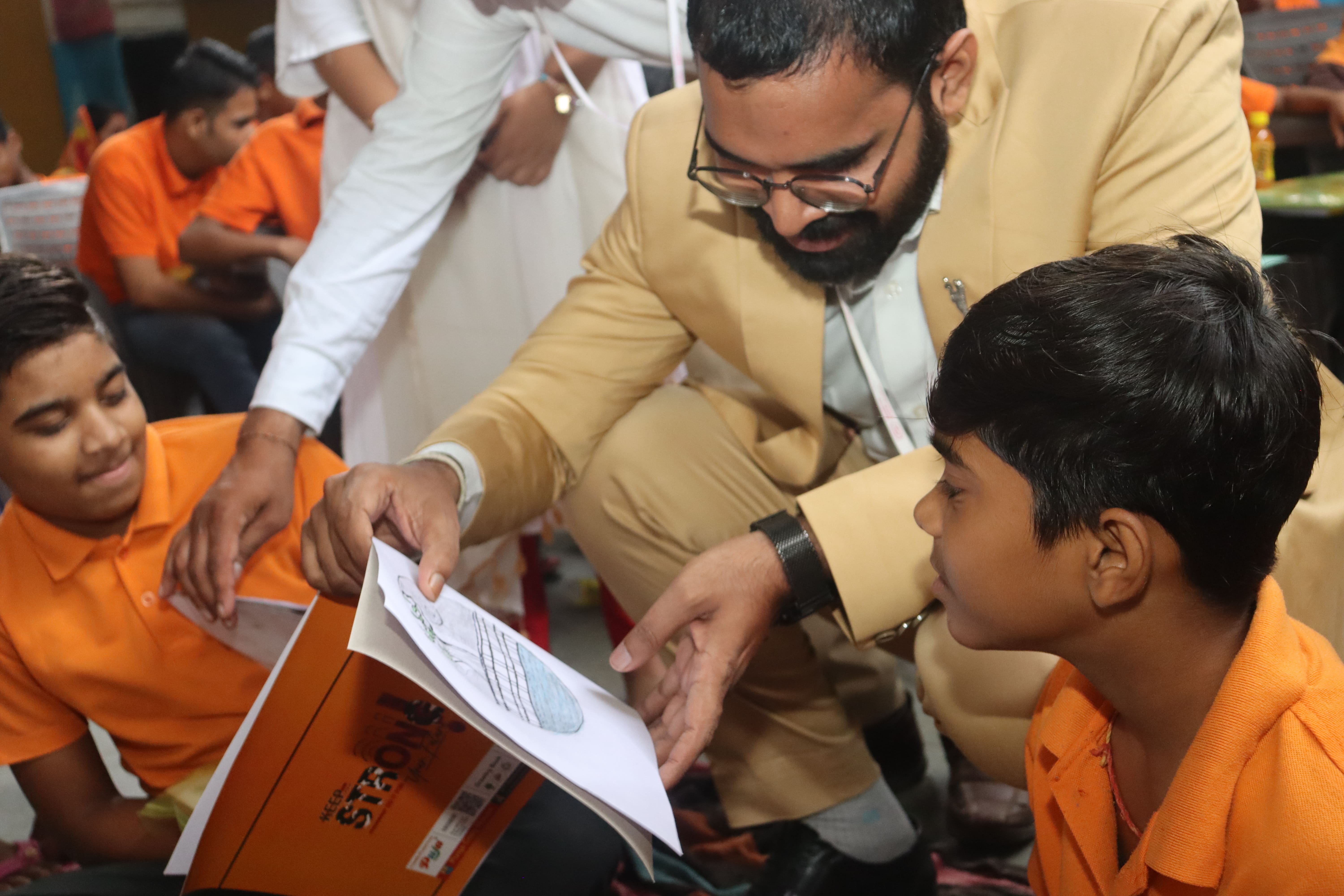 किसी बच्चे की पढ़ाई न रुके